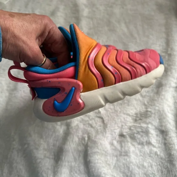 Nike toddler shoes size 9 - Picture 3 of 9